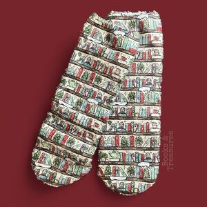 Christmas Bookshelf Socks | Holiday Gift for Book Lovers | Hand drawn design